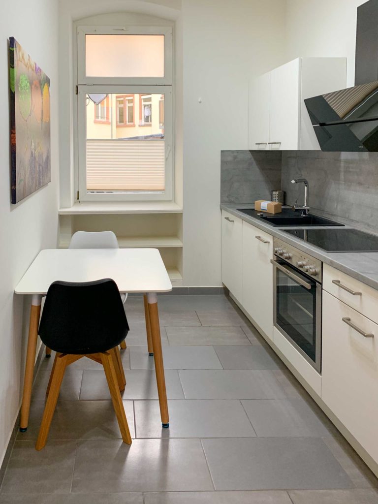 stay4business | Wohnen auf Zeit | voll moeblierte Wohnung in Mannheim | Küche mit Essplatz