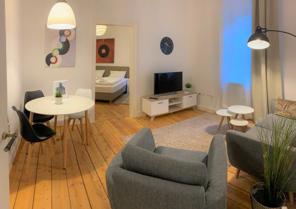 stay4business | Wohnen auf Zeit | voll moeblierte Wohnung in Mannheim | Wohnzimmer mit Essplatz